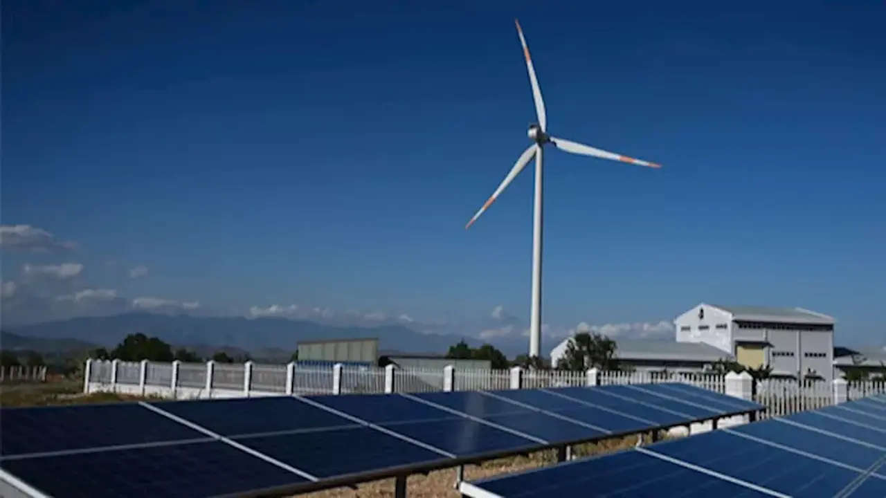 واديكو تنشئ محطة طاقة شمسية في أسوان لتعزيز مشاريع التعدين الأخضر